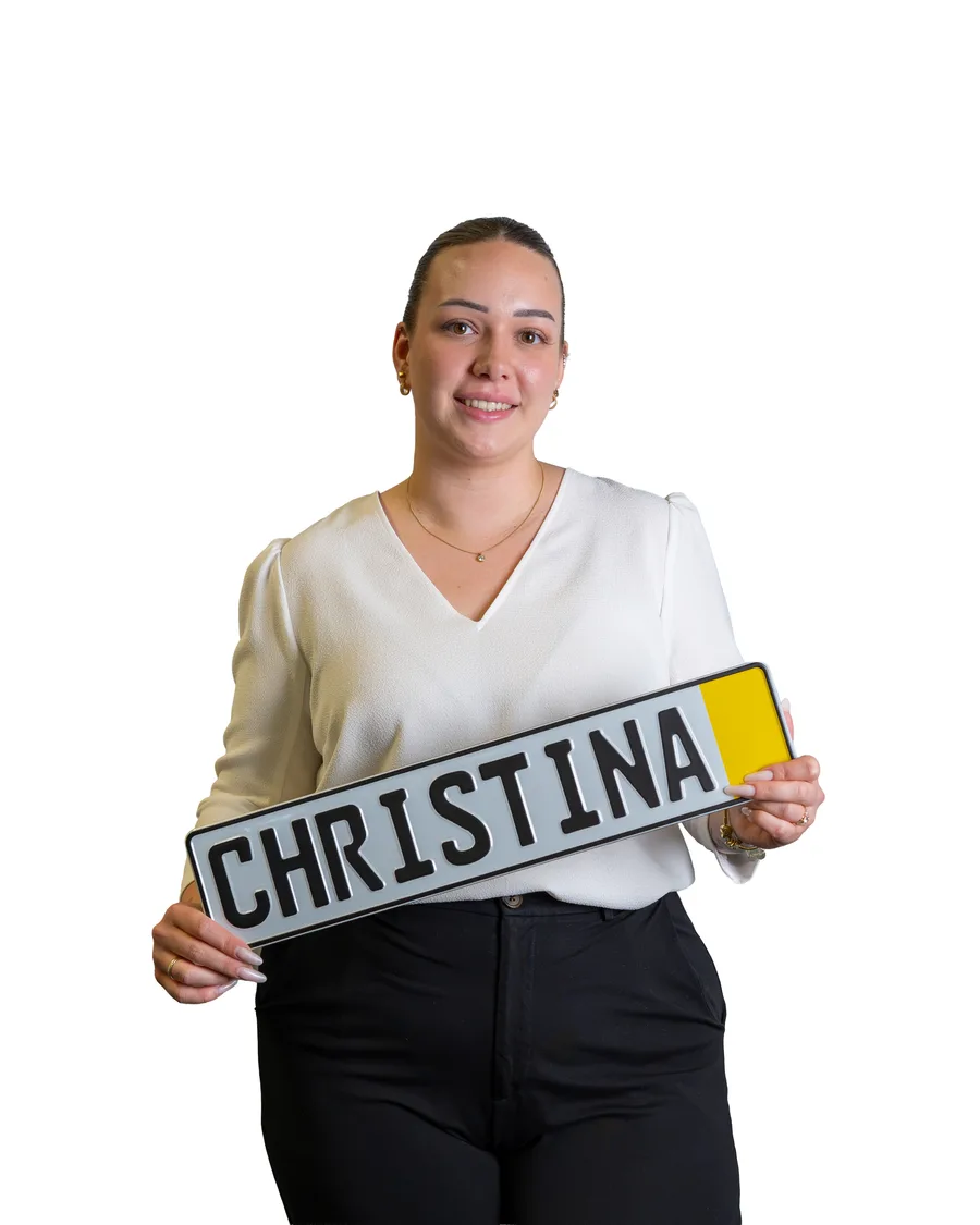 Christina Zeleny — Kennzeichenherstellung bei KFZ-Voll-Service München